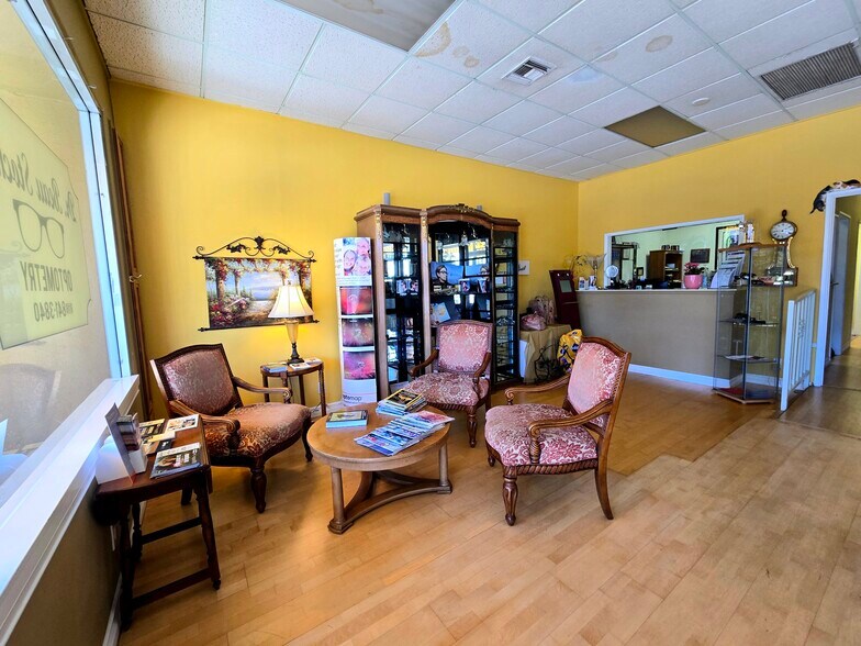 More Photos Of 2915 W Magnolia Blvd, Burbank Storefront For Sale