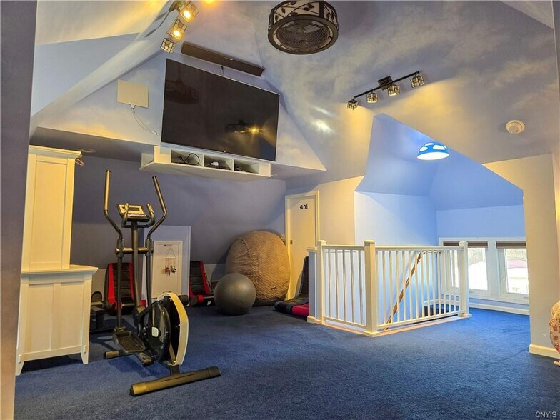 More Photos Of 337 N Peterboro St, Canastota Flex For Sale