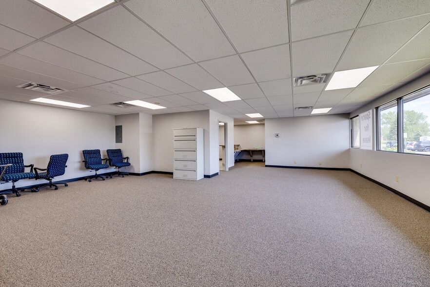 More Photos Of 4205 Lancaster Ln N, Plymouth Office For Lease