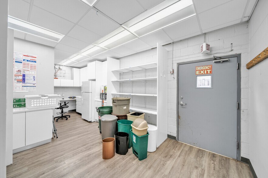 More Photos Of 4000 Burke Station Rd, Fairfax Veterinarian Kennel For Lease