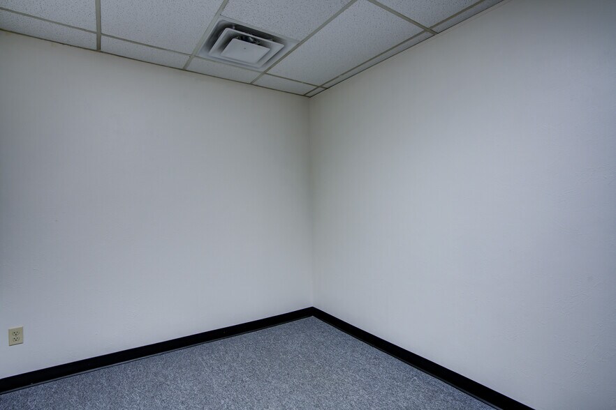 More Photos Of 225 S Academy Blvd, Colorado Springs Office For Sale