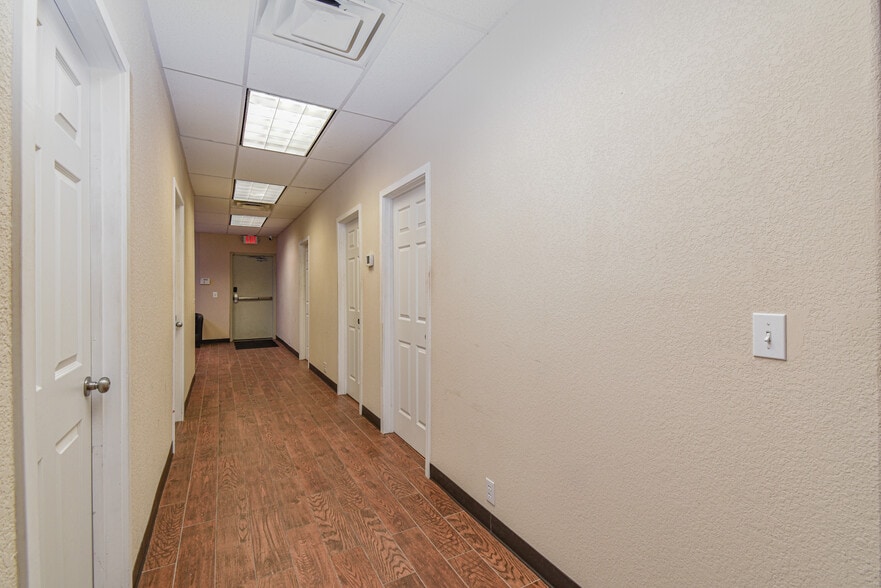 More Photos Of 315 Industrial Park Blvd, Willis Light Manufacturing For Sale