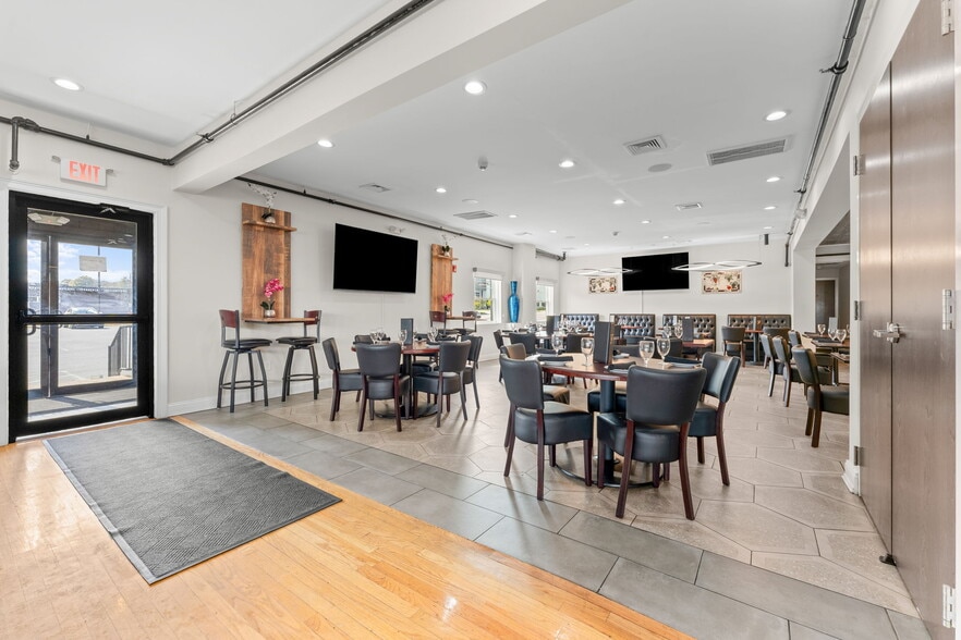 More Photos Of 119 Washington St, Plainville Restaurant For Lease