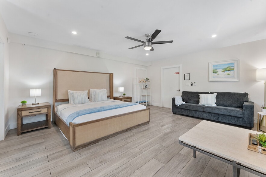 More Photos Of 3020-3024 Seville St, Fort Lauderdale Hotel For Sale