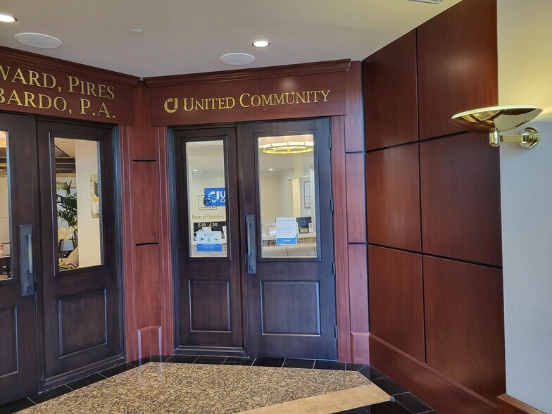 More Photos Of 3200 Tamiami Trl N, Naples Storefront Retail Office For Lease