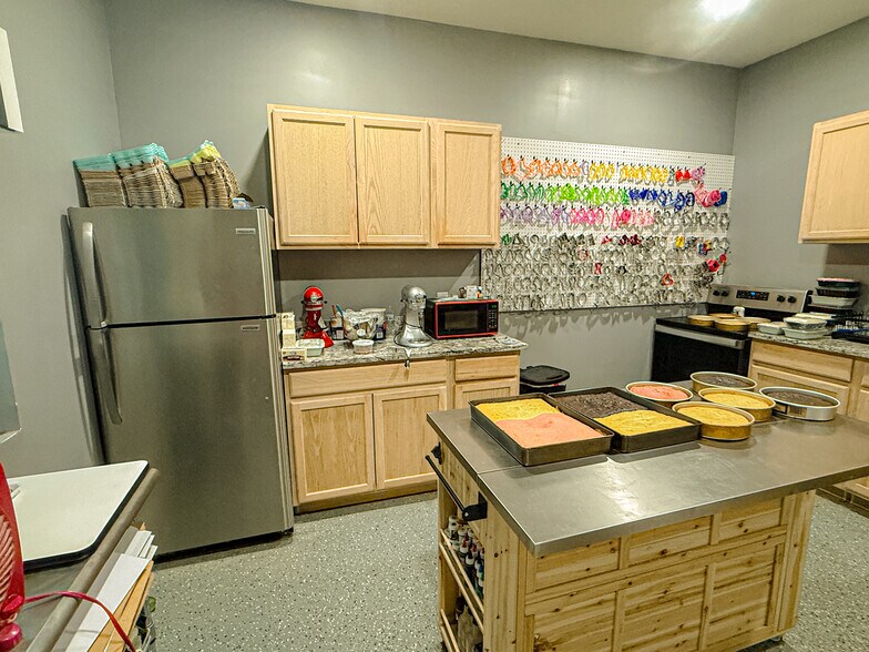 More Photos Of 5050 US-79, Paris Warehouse For Sale