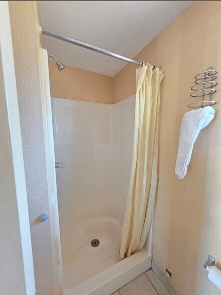 More Photos Of 1100 Main St, Knox City Hotel For Sale