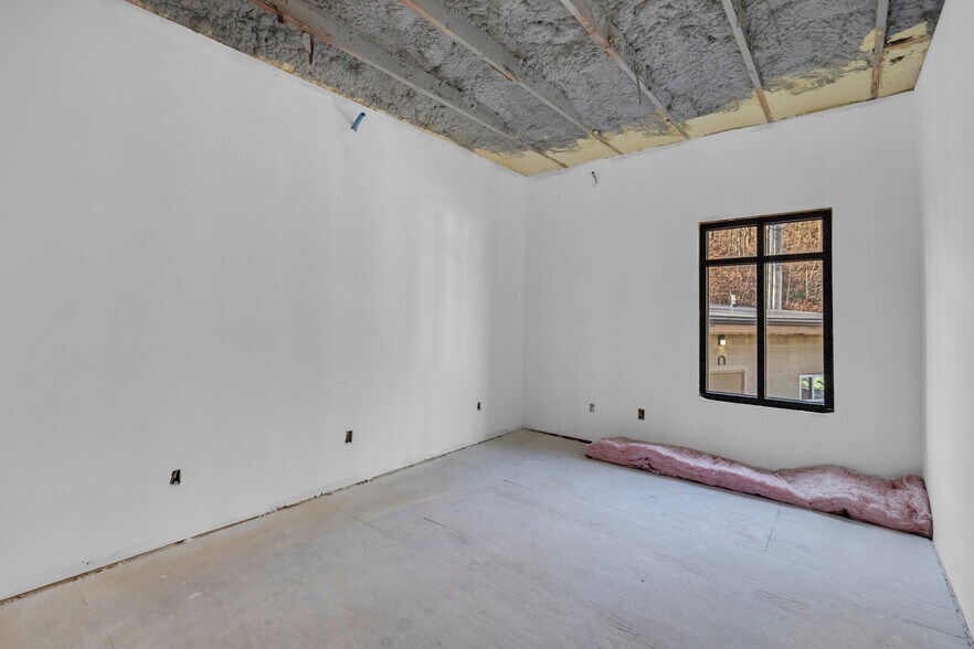 More Photos Of 737 Bridgeport Ave, Shelton Storefront For Lease