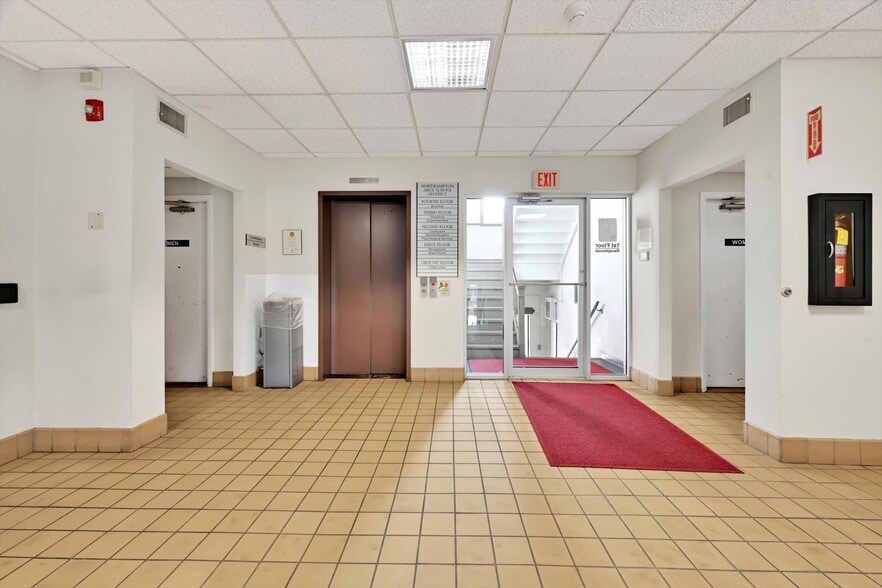 More Photos Of 2014 Laubach Ave, Northampton Office For Sale