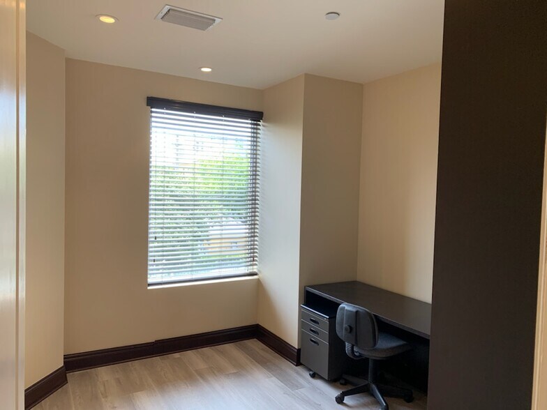 More Photos Of 2750 NE 185th St, Aventura Office For Lease