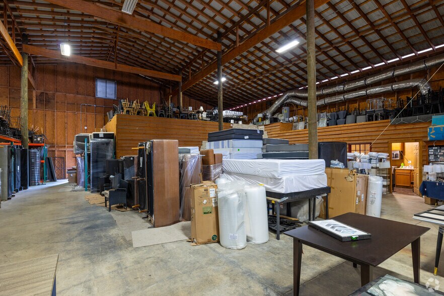More Photos Of 11734 Schriber Rd, Buda Warehouse For Lease