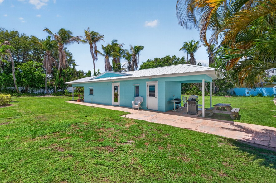 More Photos Of 2100 NE Indian River Dr, Jensen Beach Hotel For Sale