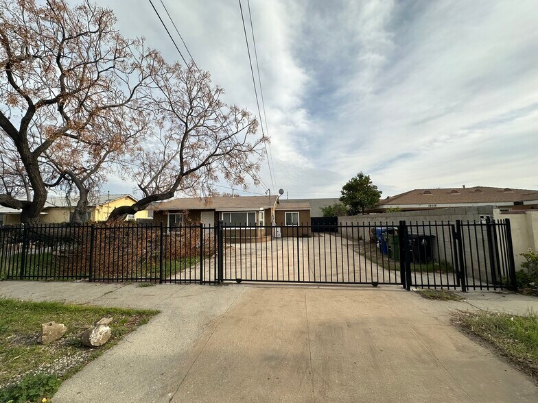 More Photos Of 12422 Bromwich St, Pacoima Land For Lease