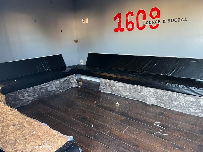 More Photos Of 1609 Northeast Blvd, Wilmington Restaurant For Sale