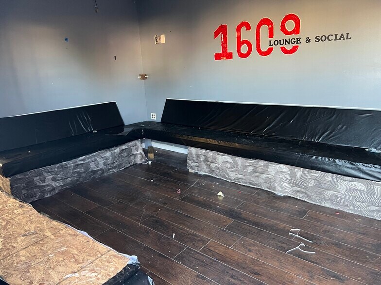 More Photos Of 1609 Northeast Blvd, Wilmington Restaurant For Lease