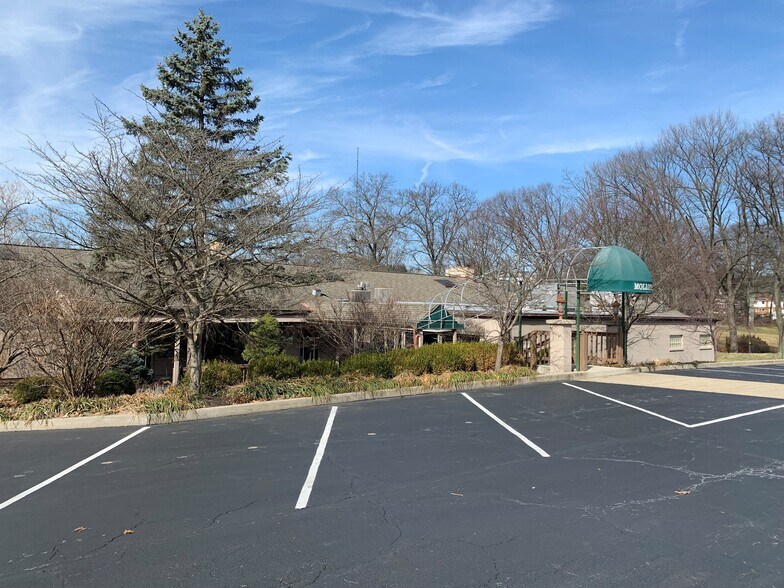 More Photos Of 10 Enfield St, Cincinnati Freestanding For Lease