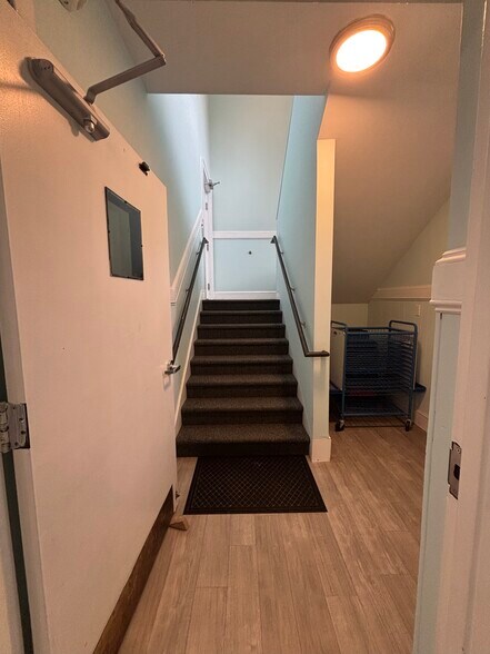 More Photos Of 41 Wendell Ave, Pittsfield Specialty For Sale