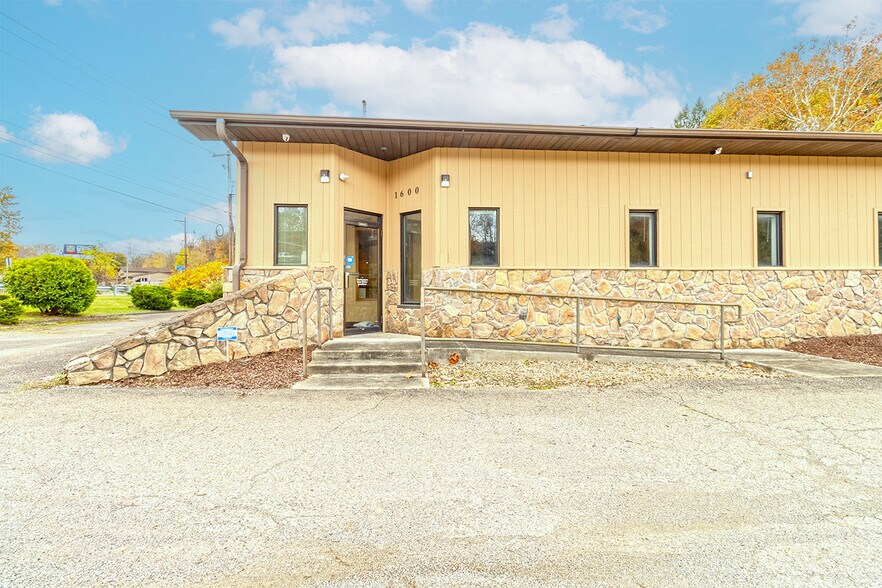 More Photos Of 1600 Wildlife Lodge Rd, Lower Burrell Medical For Lease