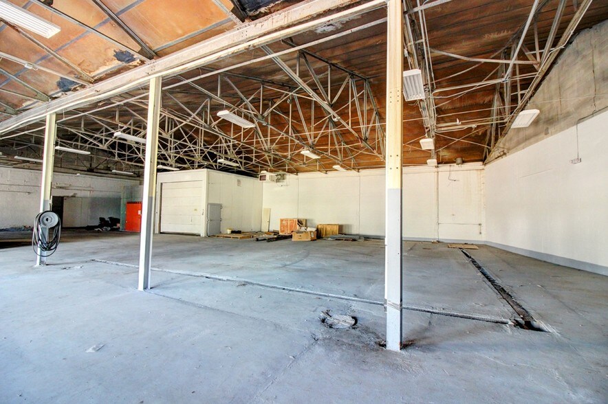 More Photos Of 142 Middle St, Geneva Warehouse For Sale