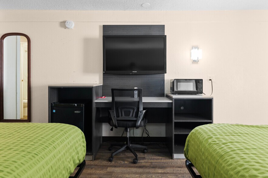 More Photos Of 1721 Broadcast St, Gastonia Hotel For Sale