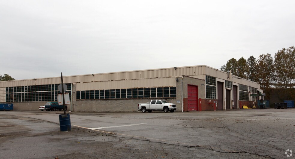 More Photos Of 70 E Hillis St, Youngwood Warehouse For Lease
