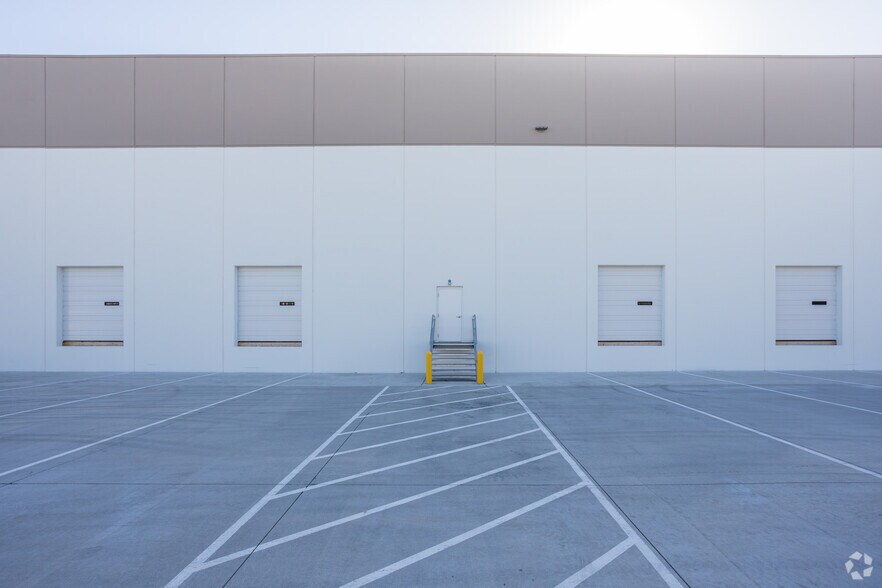 More Photos Of 6150 SE Rio Cir, Ankeny Warehouse For Lease