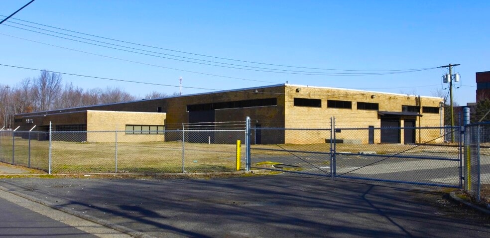 More Photos Of 47 Langstaff Ave, Edison Manufacturing For Lease