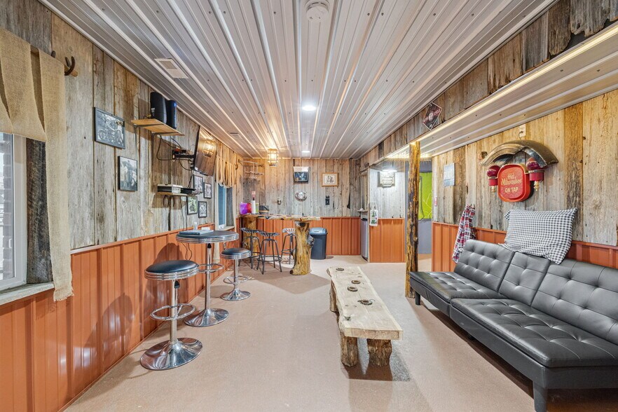 More Photos Of 714 N Saint Mary St, Pilot Knob Freestanding For Sale