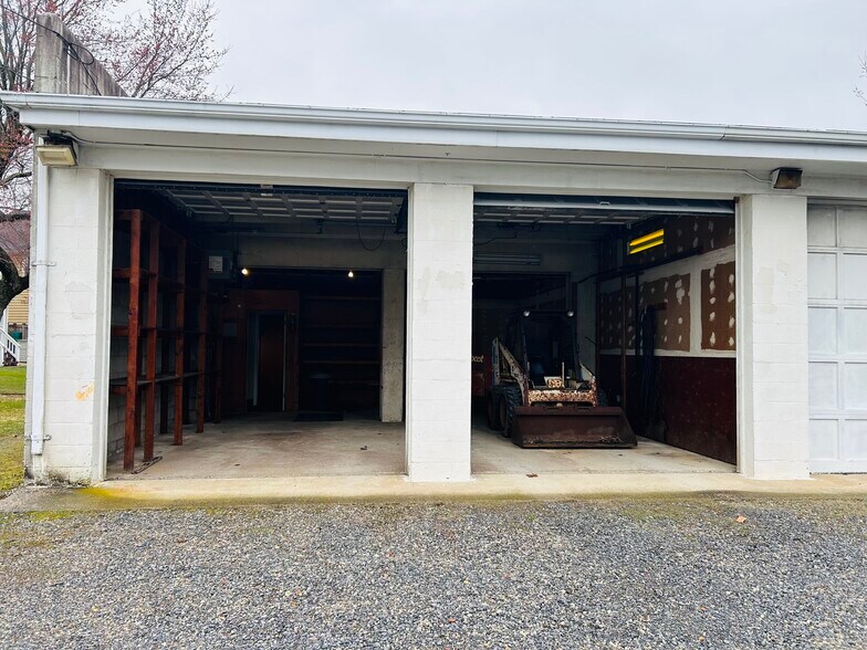 Primary Photo Of 23 Skillman St, Roslyn Flex For Lease