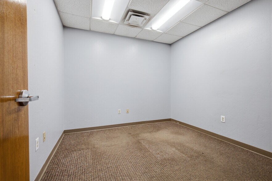 More Photos Of 1300 N Broadway Ave, Ada Warehouse For Sale