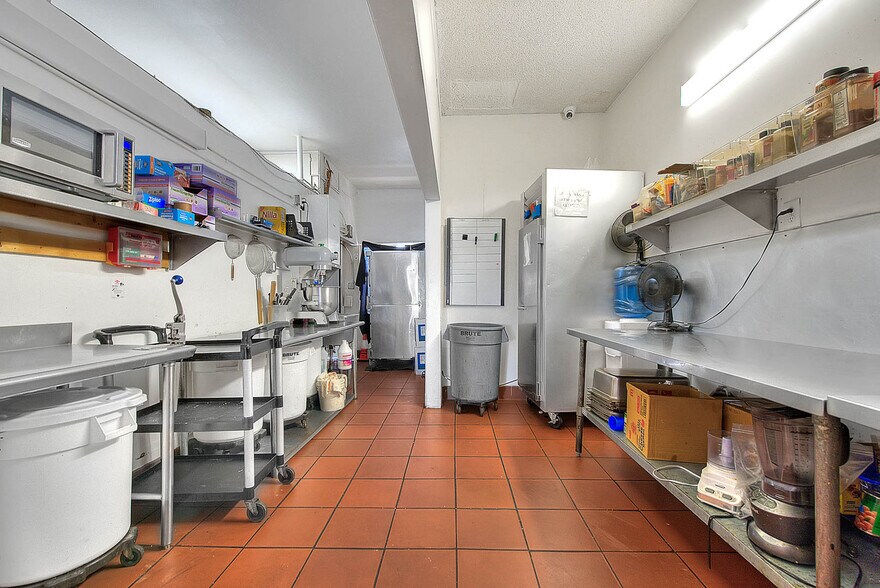 More Photos Of 14901 S Western Ave, Gardena Freestanding For Lease