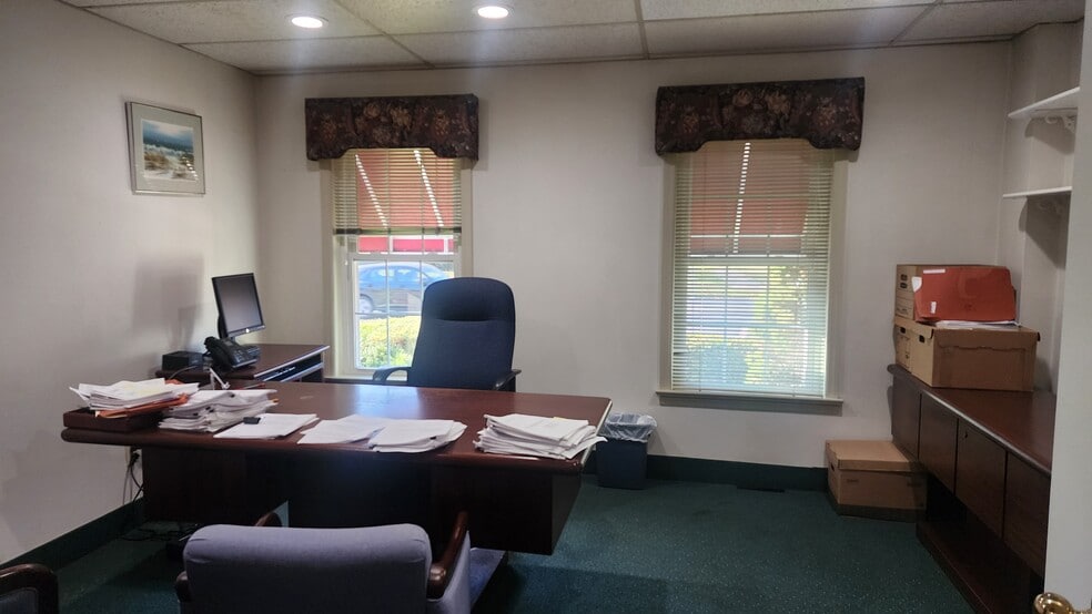 More Photos Of 560 Main St, Chatham Medical For Sale