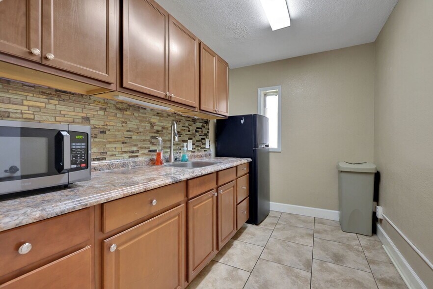 More Photos Of 4608 Norwood Ave, Jacksonville Office For Lease