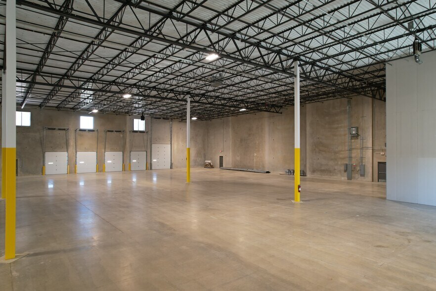 More Photos Of 2605 Dewitt St, Lockhart Distribution For Lease