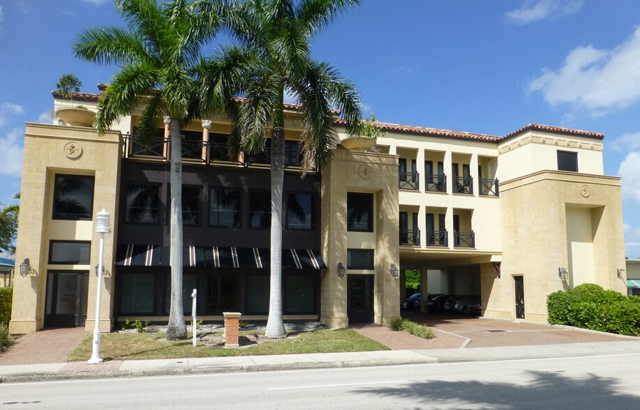 More Photos Of 633 9th St N, Naples Office For Lease