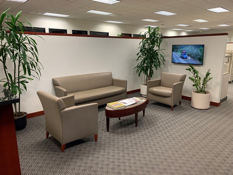 More Photos Of 17 Corporate Plaza Dr, Newport Beach Coworking Space