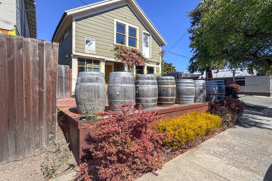 More Photos Of 5874 Doyle St, Emeryville Office For Sale