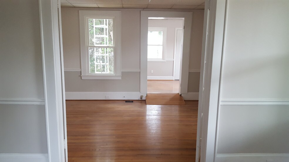 More Photos Of 3521 Monroe Rd, Charlotte Showroom For Lease