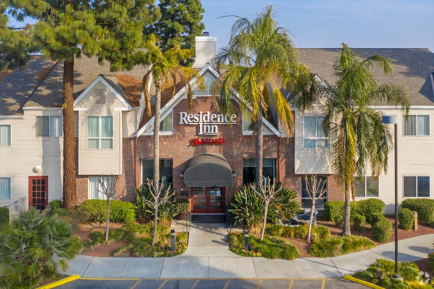 More Photos Of 4241 Chester Ln, Bakersfield Hotel For Sale