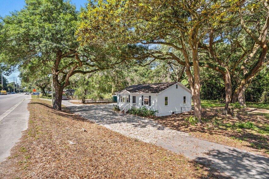 More Photos Of 67 Sams Point Rd, Beaufort General Retail For Sale