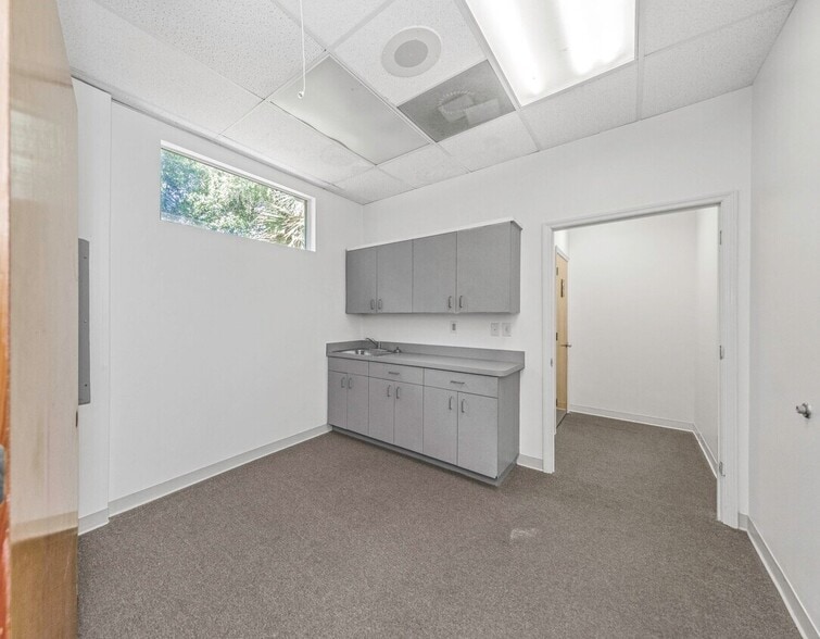 More Photos Of 14517 Bruce B Downs Blvd, Tampa Medical For Lease