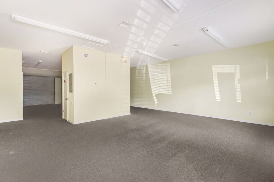 More Photos Of 4601 E Moody Blvd, Bunnell Flex For Lease