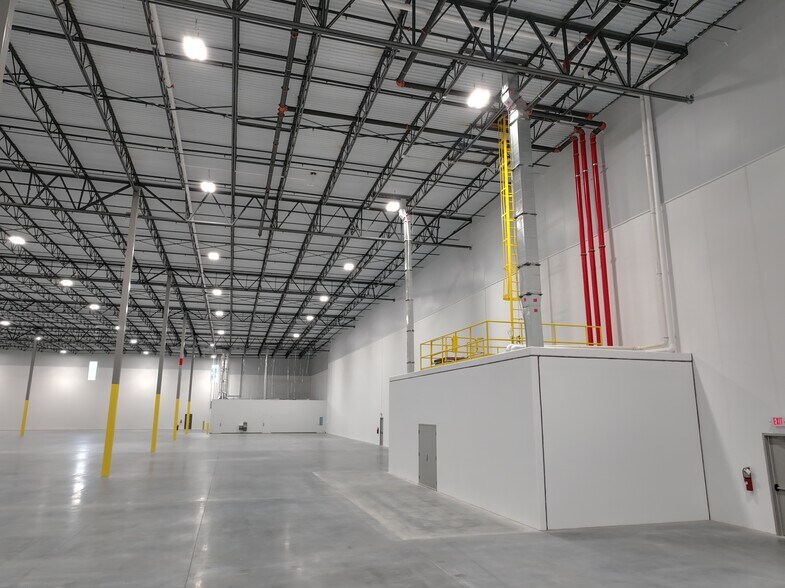 More Photos Of 5601 Chudoba Pky, Prince George Distribution For Lease