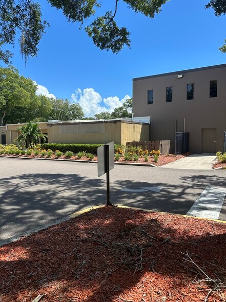 More Photos Of 1551 S Belcher Rd, Clearwater Bank For Sale