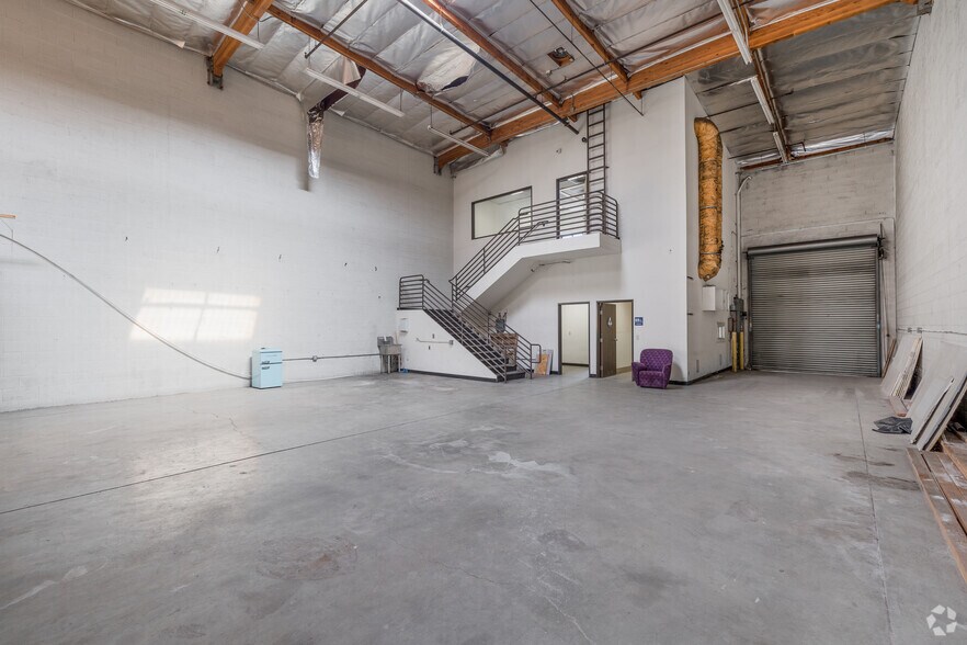 More Photos Of 1364 E 15th St, Los Angeles Warehouse For Sale