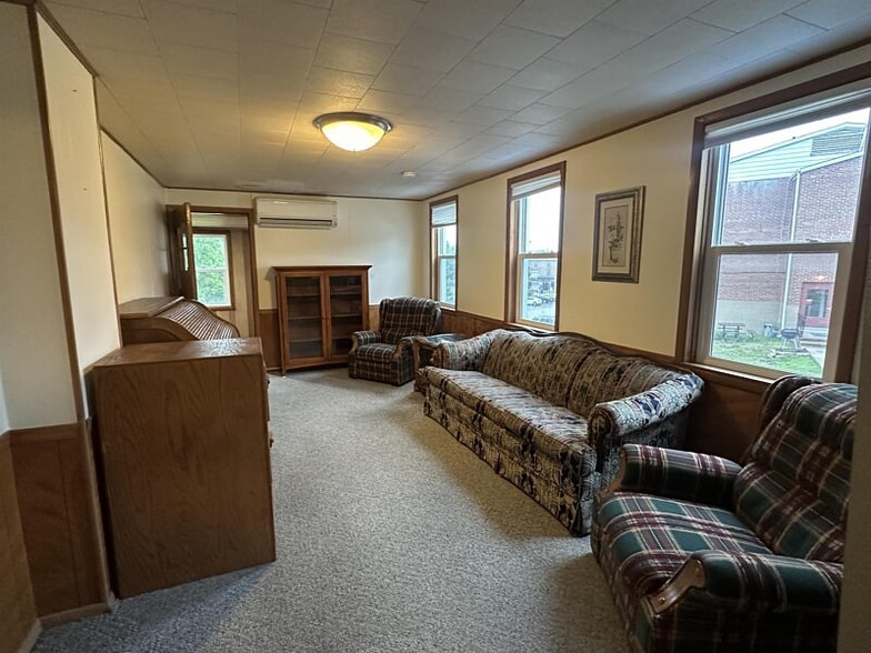 More Photos Of 102 Water St, Waupaca Office Residential For Sale