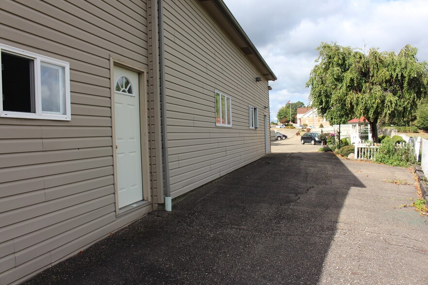 More Photos Of 725 Main St, Wintersville Restaurant For Sale