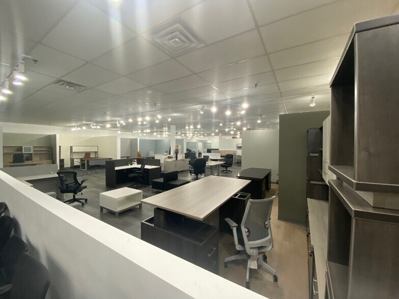 More Photos Of 75 Broadhollow Rd, Farmingdale Industrial For Sale