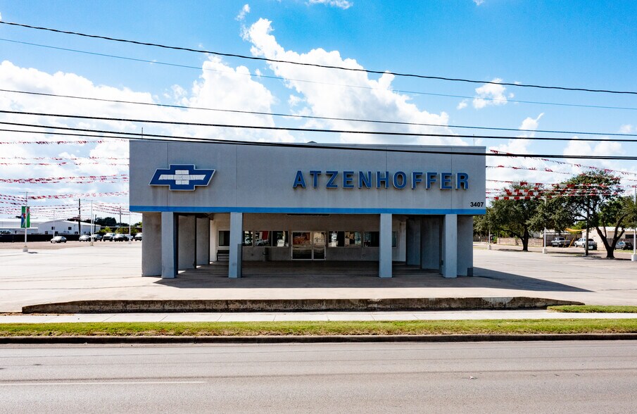 More Photos Of 3407 Navarro St, Victoria Flex For Sale