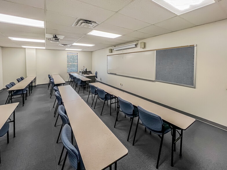 More Photos Of 4411 Woodson Rd, Saint Louis Office For Lease